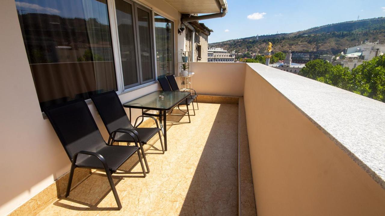 Big Terrace Apartment On Liberty Square Tbilisi Exteriör bild