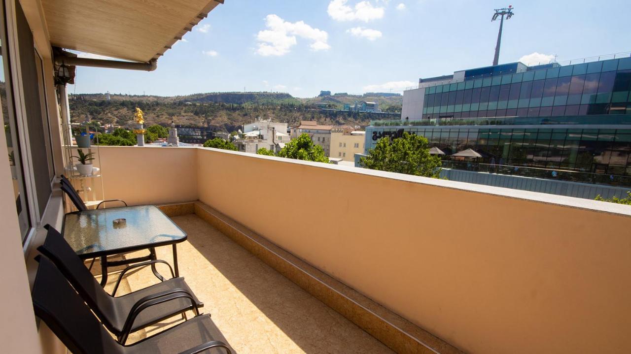 Big Terrace Apartment On Liberty Square Tbilisi Exteriör bild